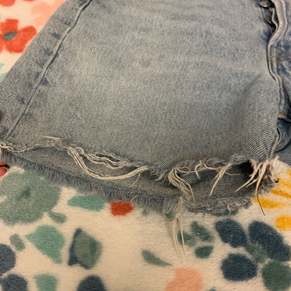 LEVI SHORTS - Picture 2 of 6